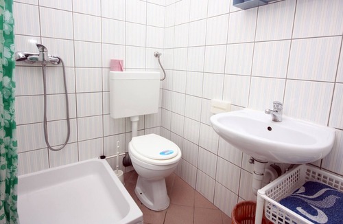 Stomorska Apartment | Studio flat with balcony and sea view Stomorska, Šolta (AS-5239-c)