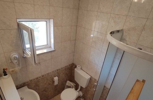 Vinisce Apartment | Studio flat with hot tub Vinišće, Trogir (AS-8660-c)