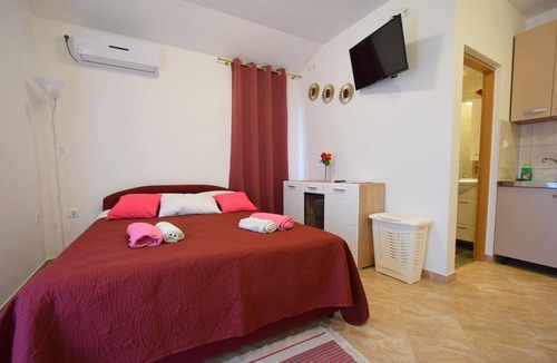 Sveti Anton Apartment | Studio flat with terrace Sveti Anton, Krk (AS-20477-a)