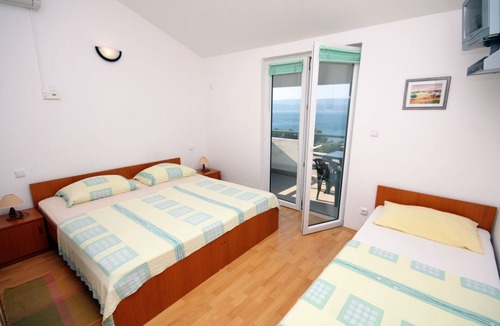 Tice Apartment | Studio flat with terrace and sea view Balića Rat, Omiš (AS-4868-b)