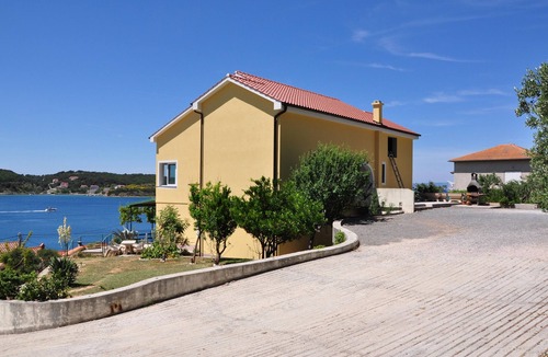 Supetarska Draga Apartment | Studio flat with terrace and sea view Supetarska Draga - Gornja (Rab) (AS-5055-a)