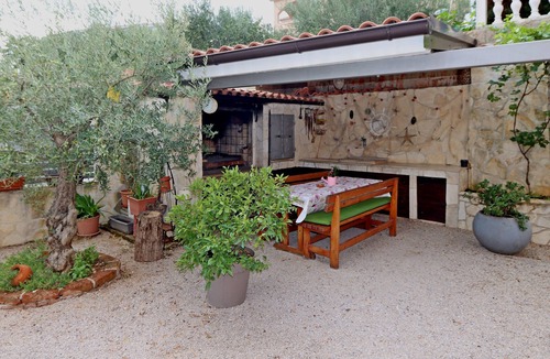 Kornic Apartment | Studio flat with terrace and sea view Kornić, Krk (AS-415-b)