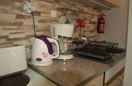 Zagreb Apartment | STUDIO GREEN near city center, free parking, wifi, at banks of river Sava