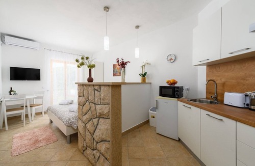 Drenje Apartment | Studio in Drenje near Beaches & Heated Pool