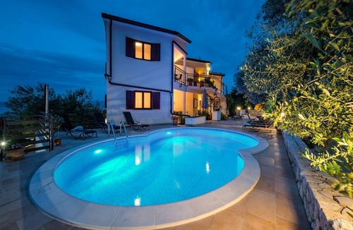 Drenje Apartment | Studio in Drenje near Beaches & Heated Pool