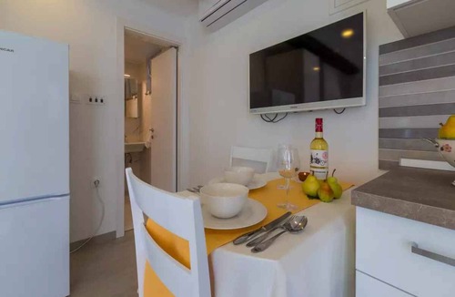 Selce Apartment | Studio with air conditioning