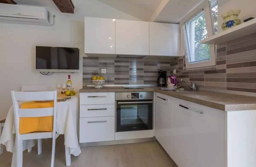 Selce Apartment | Studio with air conditioning