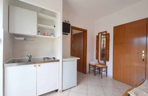 Milcetici Apartment | Studio with balcony and air conditioning
