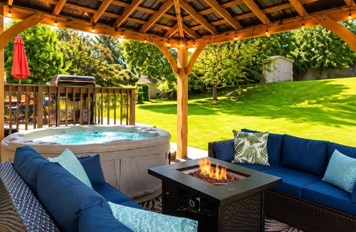 Maple Grove House | Stunning 5 BR, 2 King Bed, 2 Garage, 4 BTH Family Friendly Home with Hot Tub