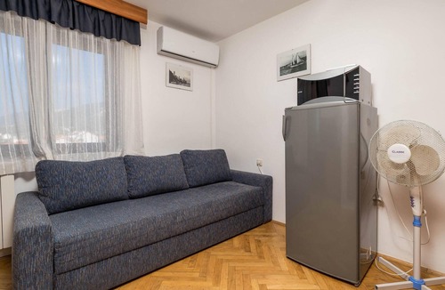Barbat na Rabu Apartment | Stunning apartment in Barbat na Rabu with WiFi