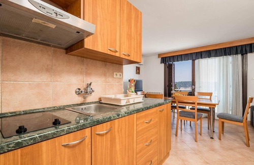 Barbat na Rabu Apartment | Stunning apartment in Barbat na Rabu with WiFi