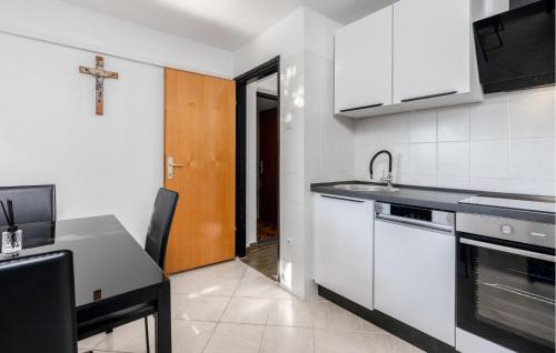 Klanfari Apartment | Stunning Apartment In Dramalj With Wifi