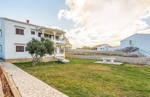 Kustici Apartment | Stunning apartment in Kustici with WiFi