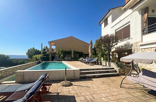 Ravni Apartment | Stunning apartment in Labin with swimming pool