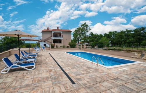 Salakovci Apartment | Stunning Apartment In Labin