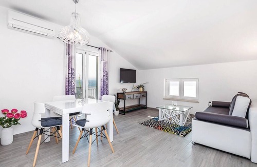 Tulisevica Apartment | Stunning apartment in Lovran with house sea view