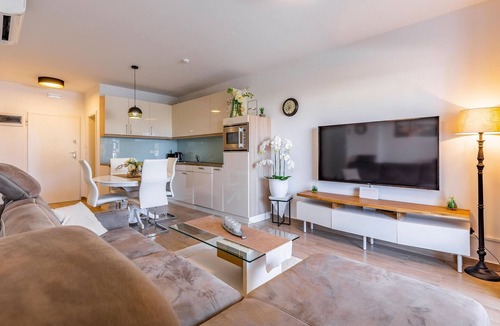 Medulin Apartment | Stunning apartment in Medulin with house sea view