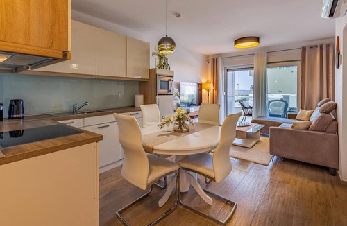 Medulin Apartment | Stunning apartment in Medulin with house sea view