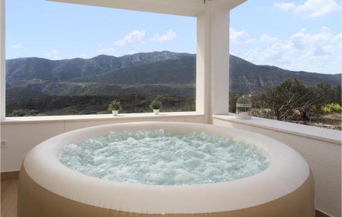 Omis Apartment | Stunning Apartment In Podgrade With Wifi
