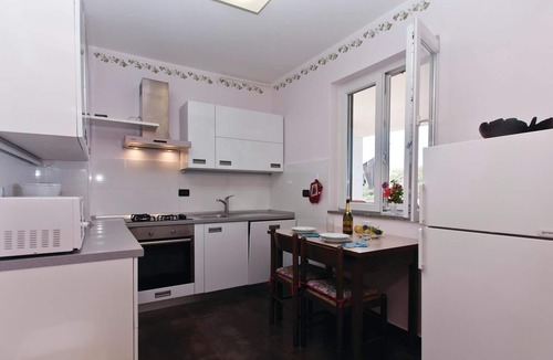 Banjole Apartment | Stunning apartment in Pula with house sea view