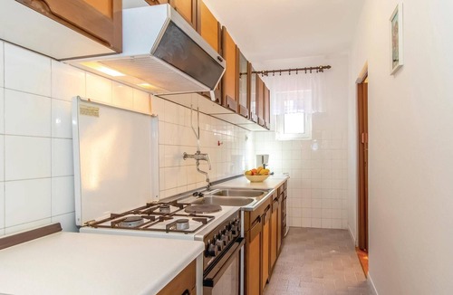 Bakarac House | Stunning home in Bakarac with house sea view