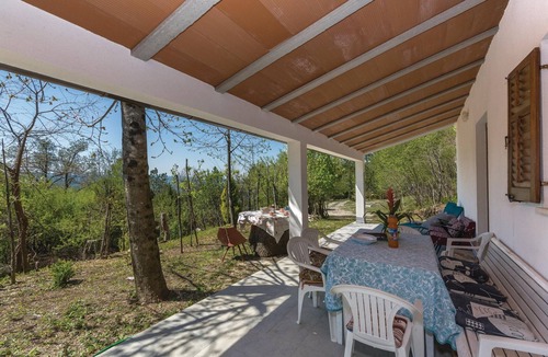 Dolenja Vas House | Stunning home in Dolenja Vas with WiFi