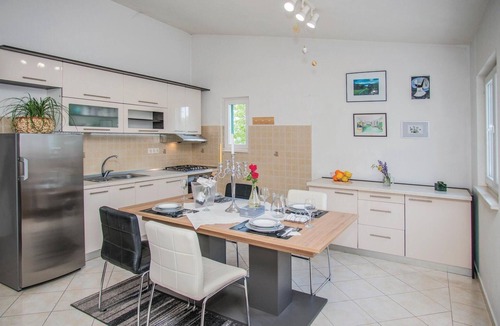 Central Dalmatia House | Stunning home in Kresevo Brdo with sauna