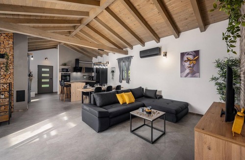 Mali Vareski House | Stunning home in Krnica