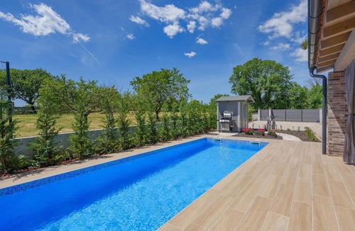Mali Vareski House | Stunning home in Krnica