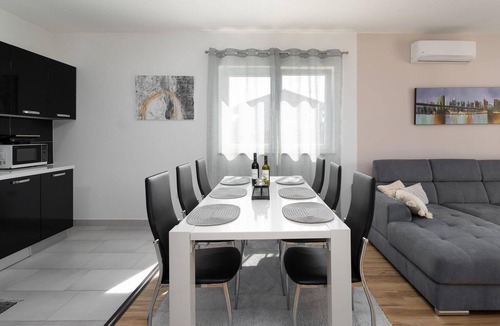 Becici House | Stunning home in Labin with WiFi