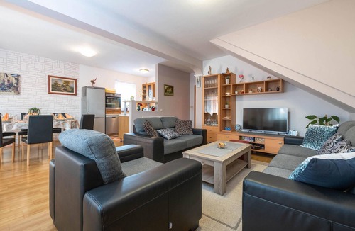 Loborika House | Stunning home in Marcana