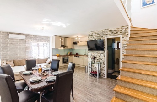 Pomer House | Stunning home in Pomer with WiFi