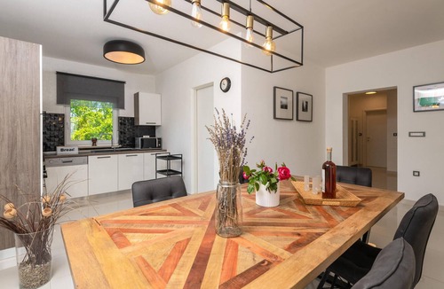 Strmac House | Stunning home in Strmac