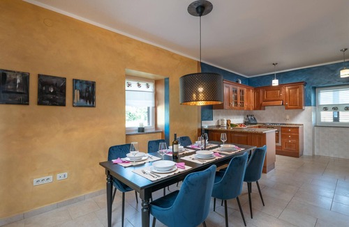 Sumber House | Stunning home in Sumber