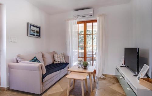 Mali Losinj House | Stunning Home In Sveti Jakov With Sauna