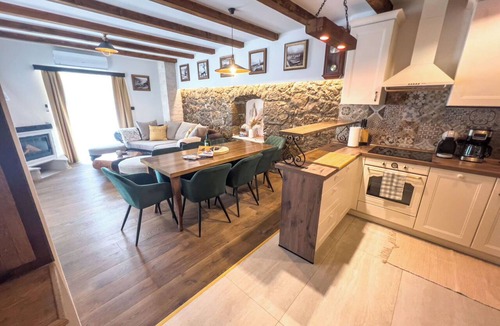 Novi Vinodolski House | Stunning private villa for 8 people with A/C, private pool, WIFI, TV, terrace and pets allowed