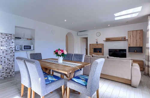 Gondolici House | Stunning private villa for 8 guests with private pool, A/C, WIFI, TV and terrace