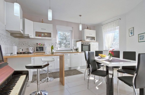 Orbanici House | Stunning private villa for 8 people with WIFI, A/C, private pool, TV, terrace and pets allowed