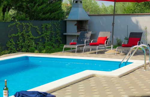 Orbanici House | Stunning private villa for 8 people with WIFI, A/C, private pool, TV, terrace and pets allowed