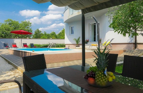 Orbanici House | Stunning private villa for 8 people with WIFI, A/C, private pool, TV, terrace and pets allowed