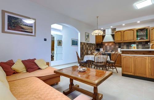 Divsici House | Stunning private villa for 6 guests with private pool, A/C, WIFI, TV, terrace and pets allowed