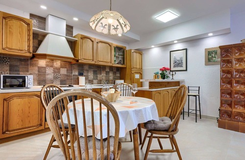 Divsici House | Stunning private villa for 6 guests with private pool, A/C, WIFI, TV, terrace and pets allowed