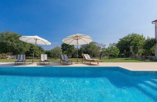 Divsici House | Stunning private villa for 6 guests with private pool, A/C, WIFI, TV, terrace and pets allowed