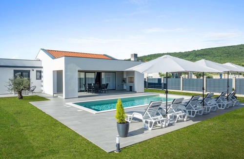 Brgod House | Stunning private villa for 8 guests with WIFI, private pool, A/C, TV and terrace