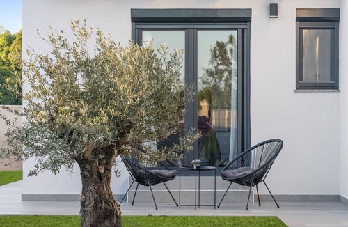 Brgod House | Stunning private villa for 8 guests with WIFI, private pool, A/C, TV and terrace