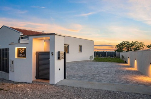 Brgod House | Stunning private villa for 8 guests with WIFI, private pool, A/C, TV and terrace
