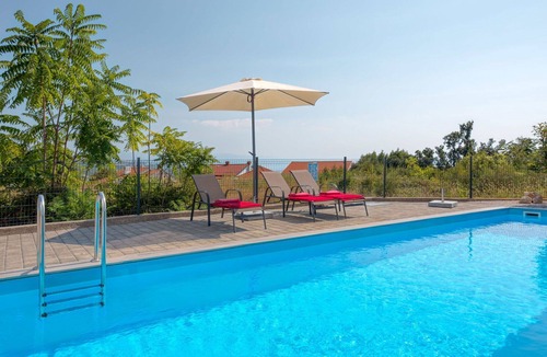 Mihotici House | Stunning private villa for 16 people with A/C, hot tub, private pool, WIFI, TV and terrace