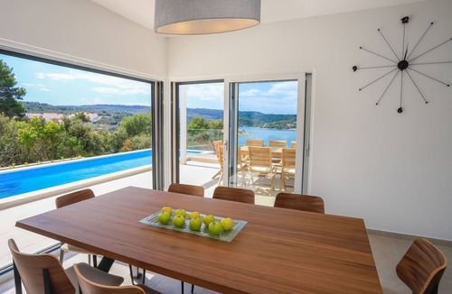 Necujam House | Stunning private villa for 8 guests with WIFI, private pool, A/C, TV and terrace