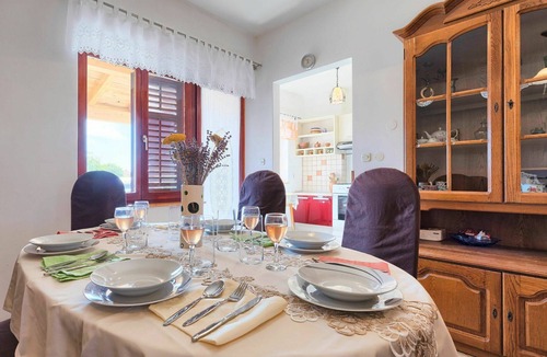 Muntic House | Stunning private villa for 9 people with A/C, WIFI, private pool, TV and patio