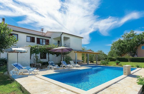 Muntic House | Stunning private villa for 9 people with A/C, WIFI, private pool, TV and patio